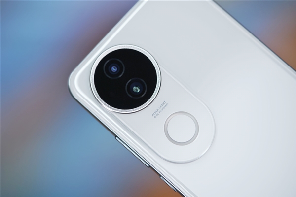 185g機(jī)身塞下6500mAh大電池!vivo S20圖賞(圖16) 185g機(jī)身塞下6500mAh大電池!vivo S20圖賞