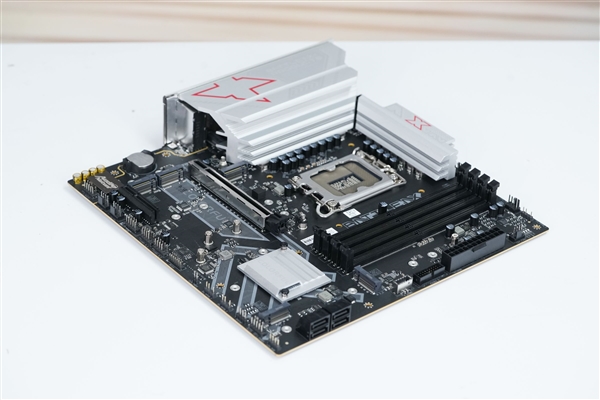 1099元就有5個M.2接口!七彩虹戰斧Z890M-PLUS V20主板圖賞(圖3) 1099元就有5個M.2接口!七彩虹戰斧Z890M-PLUS V20主板圖賞