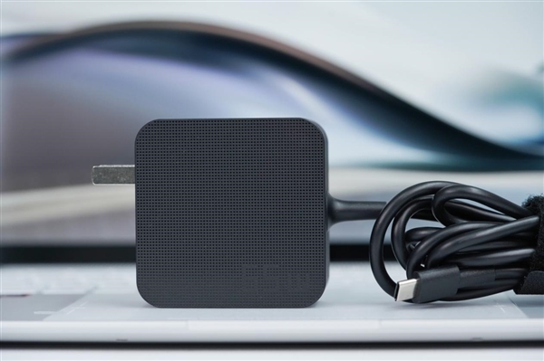 首創高科技陶瓷鋁！華碩靈耀16 Air AI超輕薄本圖賞