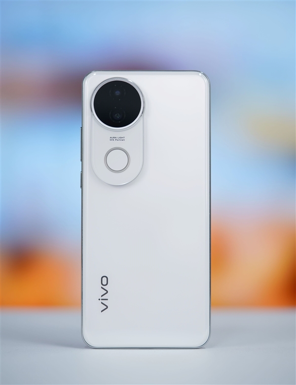 185g機(jī)身塞下6500mAh大電池!vivo S20圖賞(圖12) 185g機(jī)身塞下6500mAh大電池!vivo S20圖賞