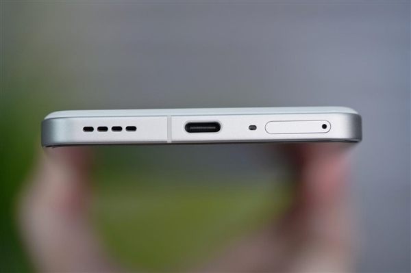 新一代6000尼特無雙直屏！真我GT6圖賞