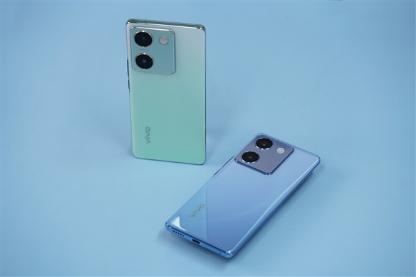 vivo史上最輕薄5000mAh手機(jī)！vivo Y100圖賞