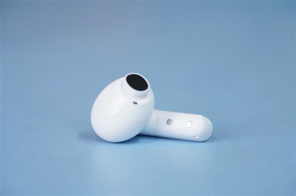46dB旗艦降噪！199元Redmi Buds 5耳機圖賞：輕巧臥式充電倉