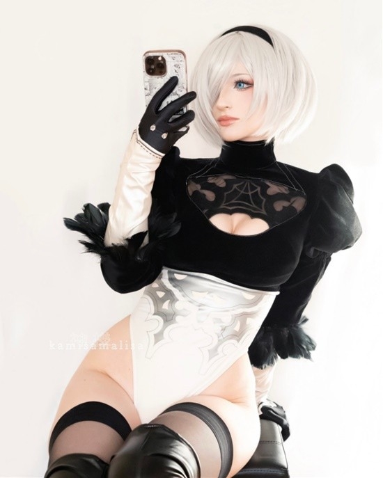 意大利御姐COS《尼爾》女主：爆衣泳裝版身材性感